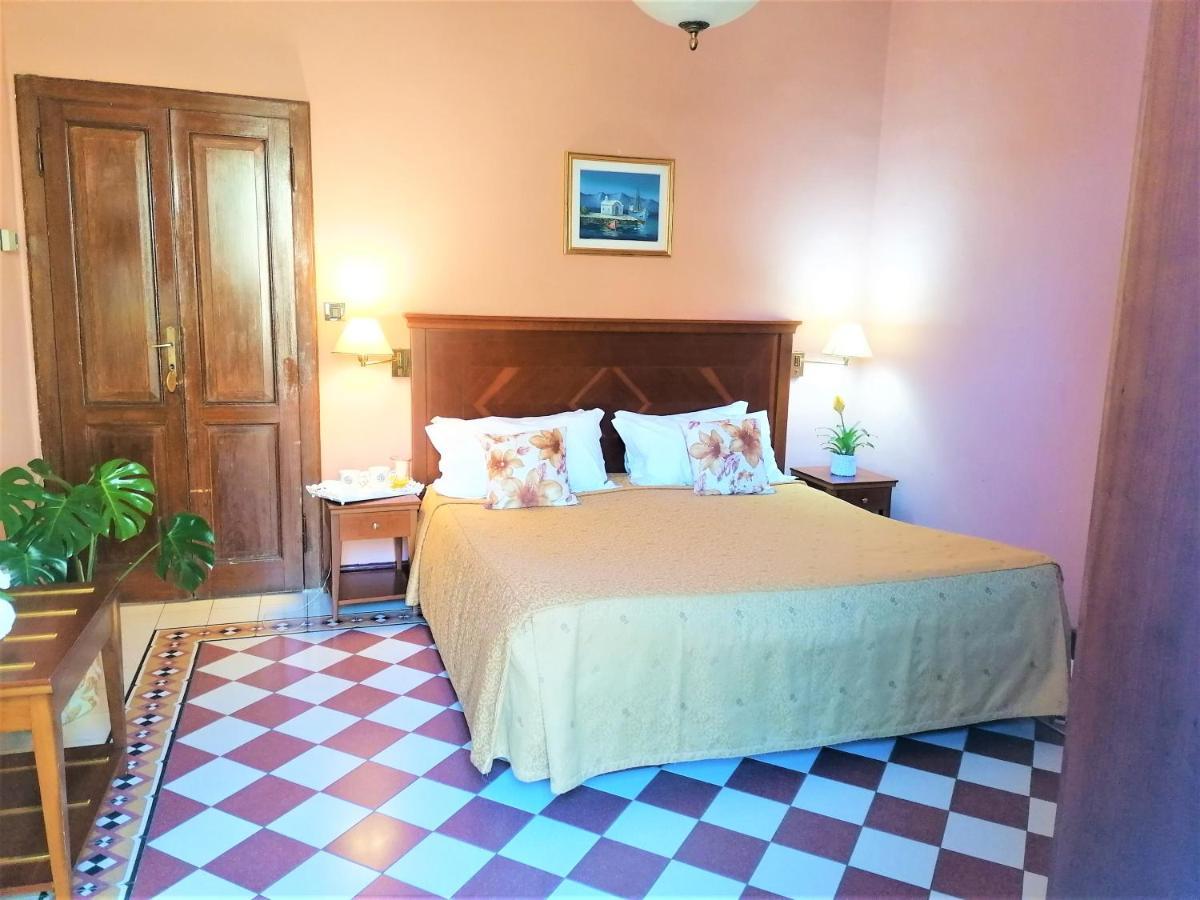 Hotel La Rondinella カンネロ・リヴィエーラ エクステリア 写真