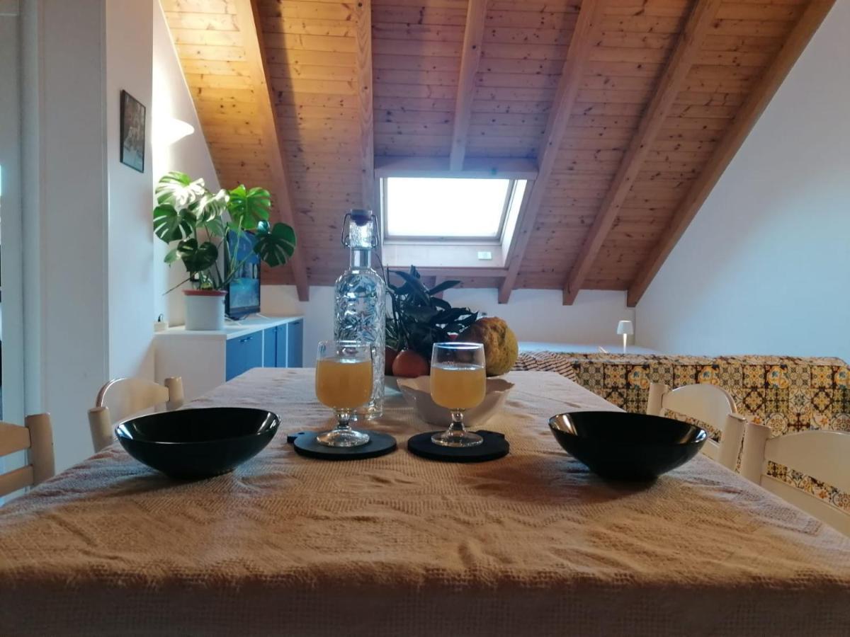 Hotel La Rondinella カンネロ・リヴィエーラ エクステリア 写真