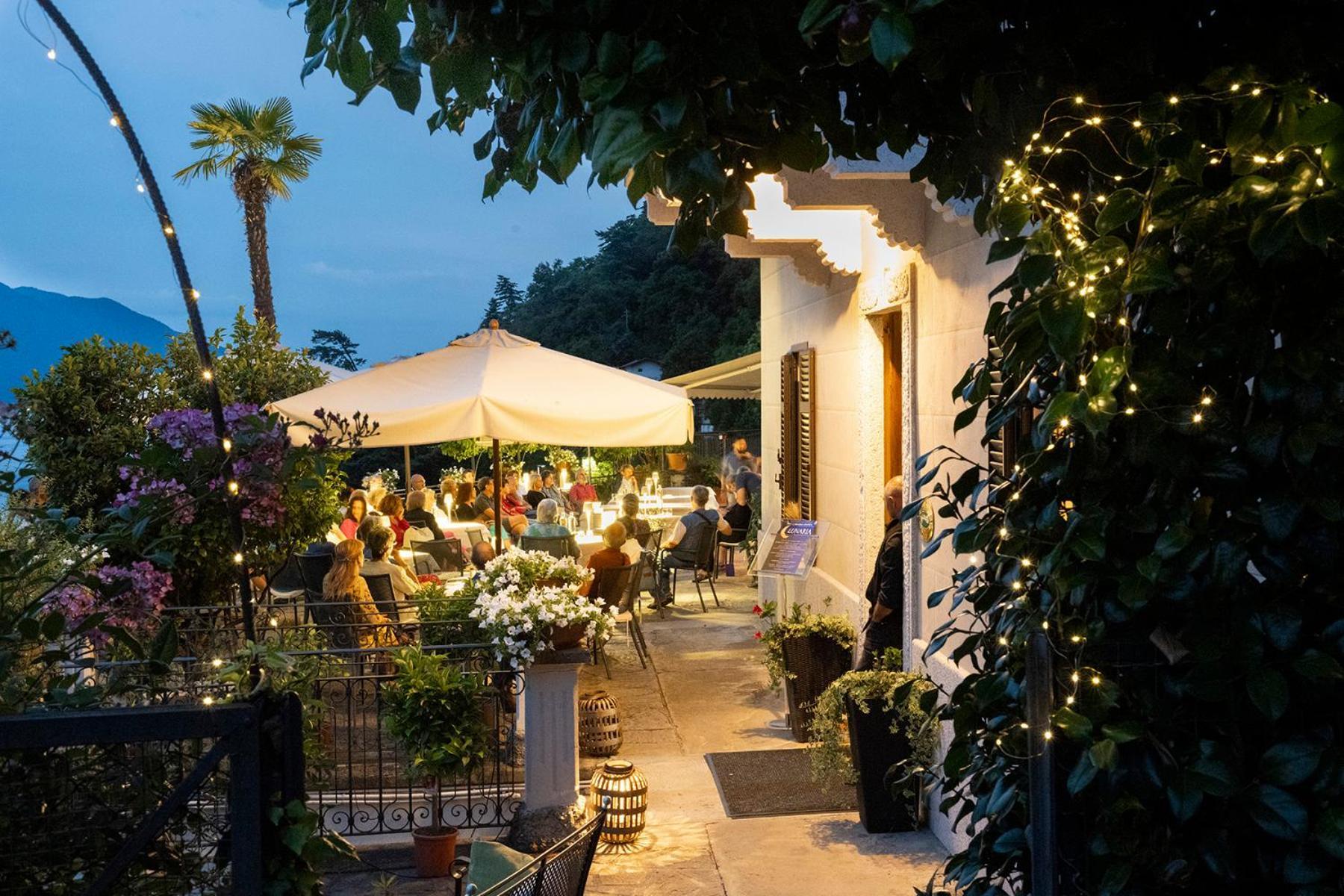 Hotel La Rondinella カンネロ・リヴィエーラ エクステリア 写真