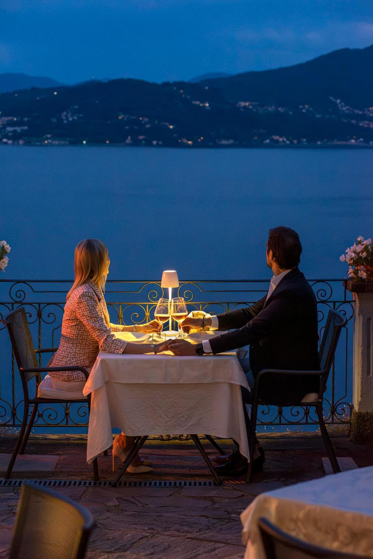 Hotel La Rondinella カンネロ・リヴィエーラ エクステリア 写真