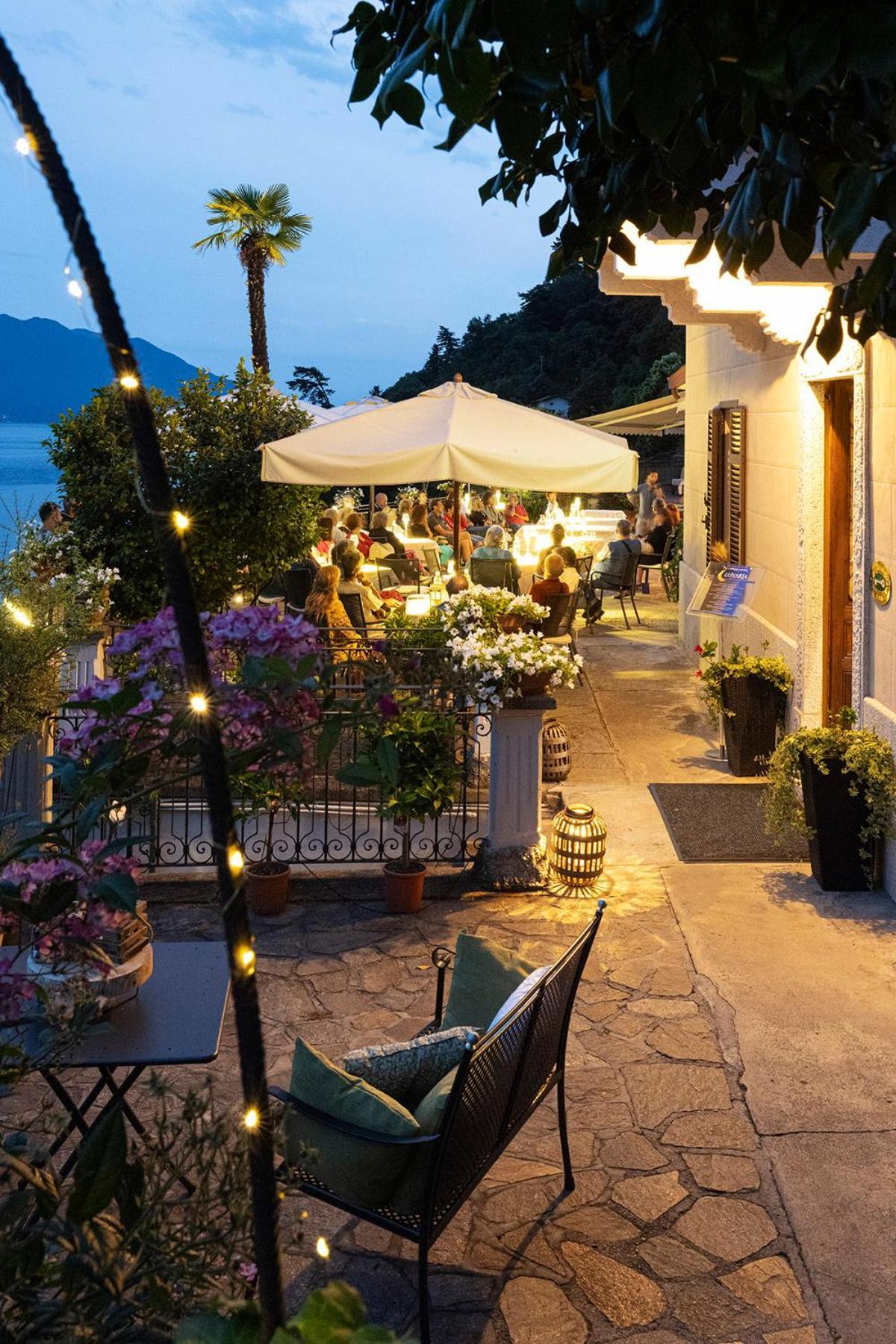 Hotel La Rondinella カンネロ・リヴィエーラ エクステリア 写真
