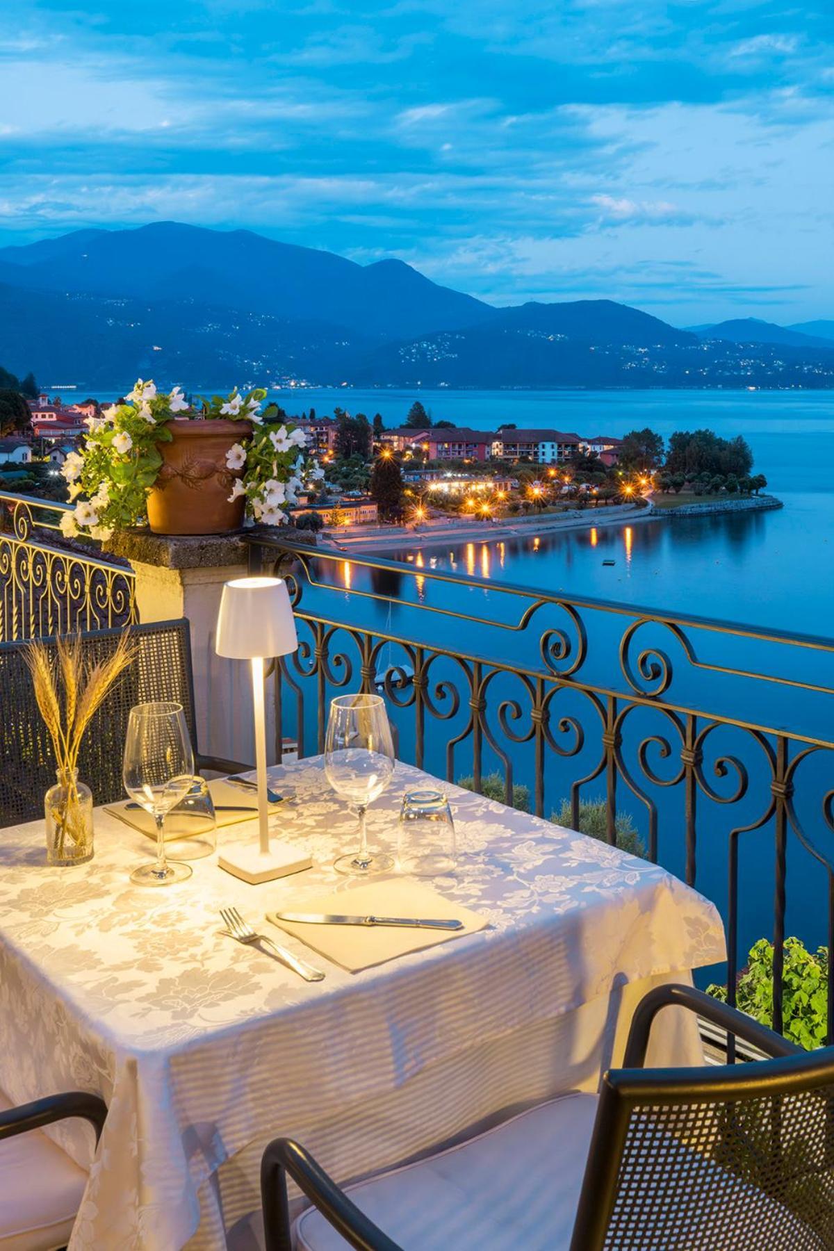 Hotel La Rondinella カンネロ・リヴィエーラ エクステリア 写真